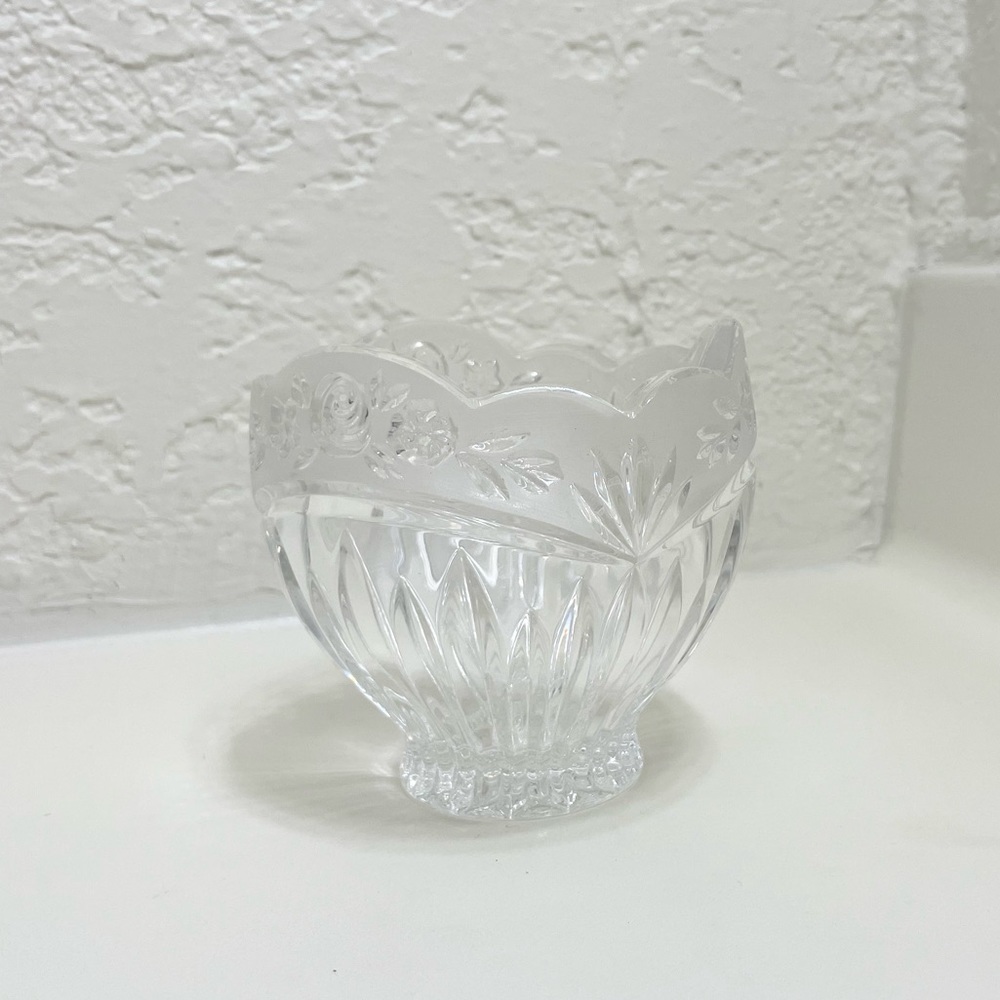 Vintage Oneida Southern Garden Floral Rose Cut Crystal Bowl
